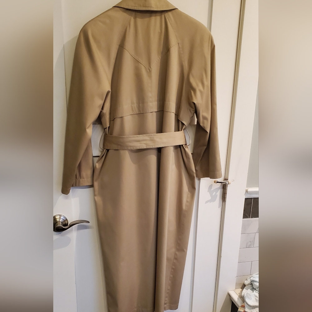 Raincoat - Picture 2 of 7